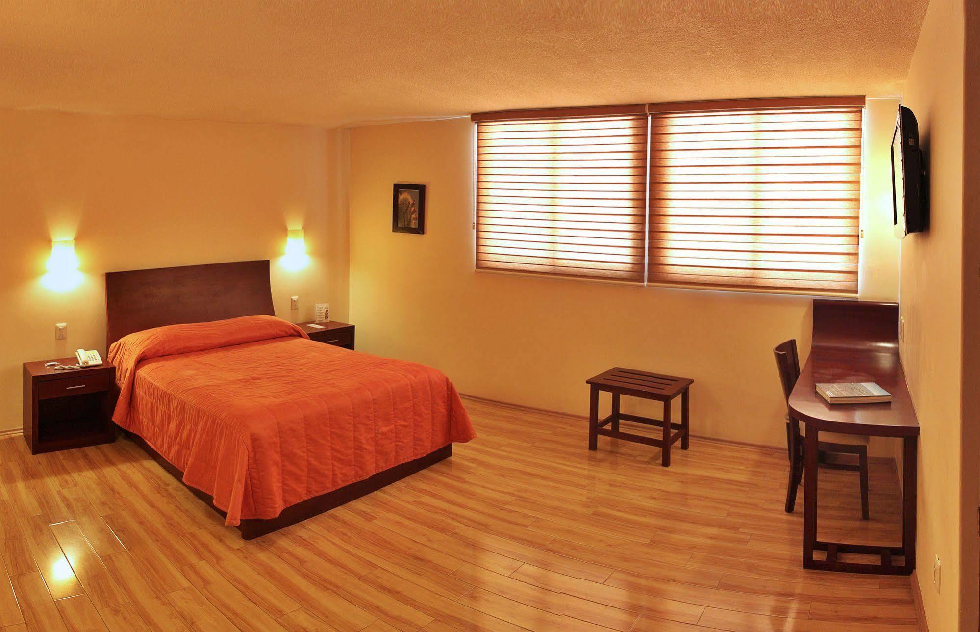 Hotel Cr Tehuacán エクステリア 写真