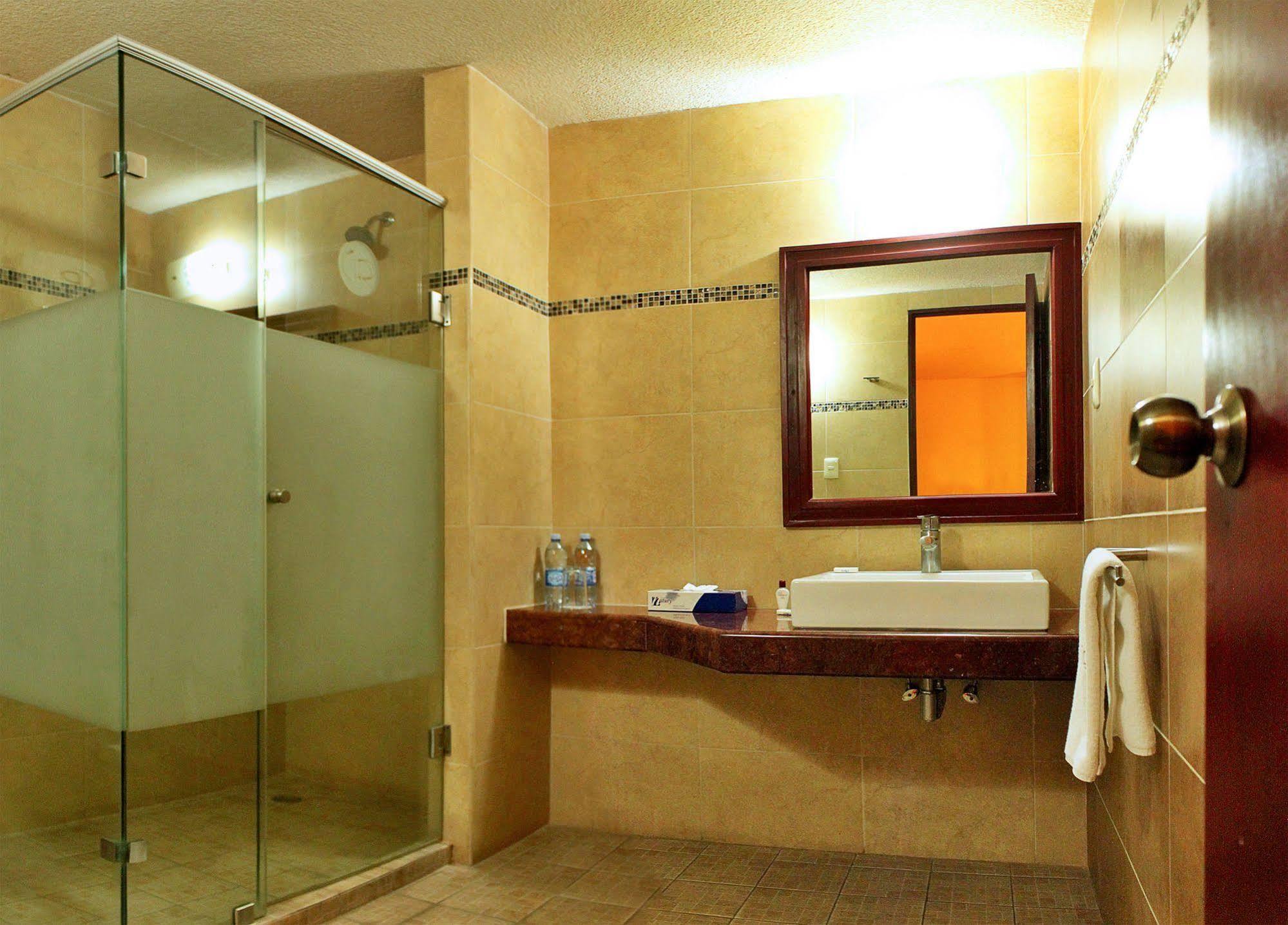 Hotel Cr Tehuacán エクステリア 写真