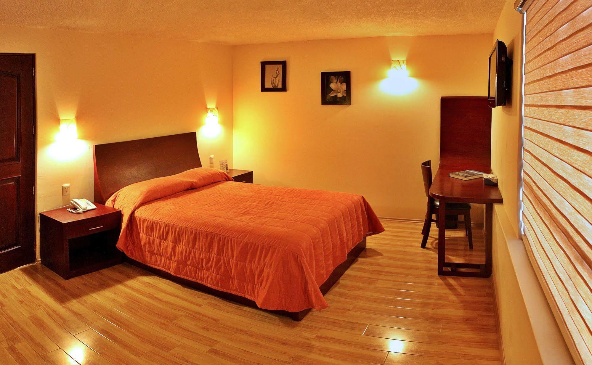 Hotel Cr Tehuacán エクステリア 写真